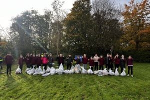 Harrysmuir pupils and volunteers after litter pick