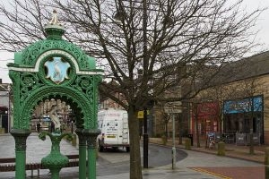 Image of the McLagan metal fountain in Bathgate Town Centre