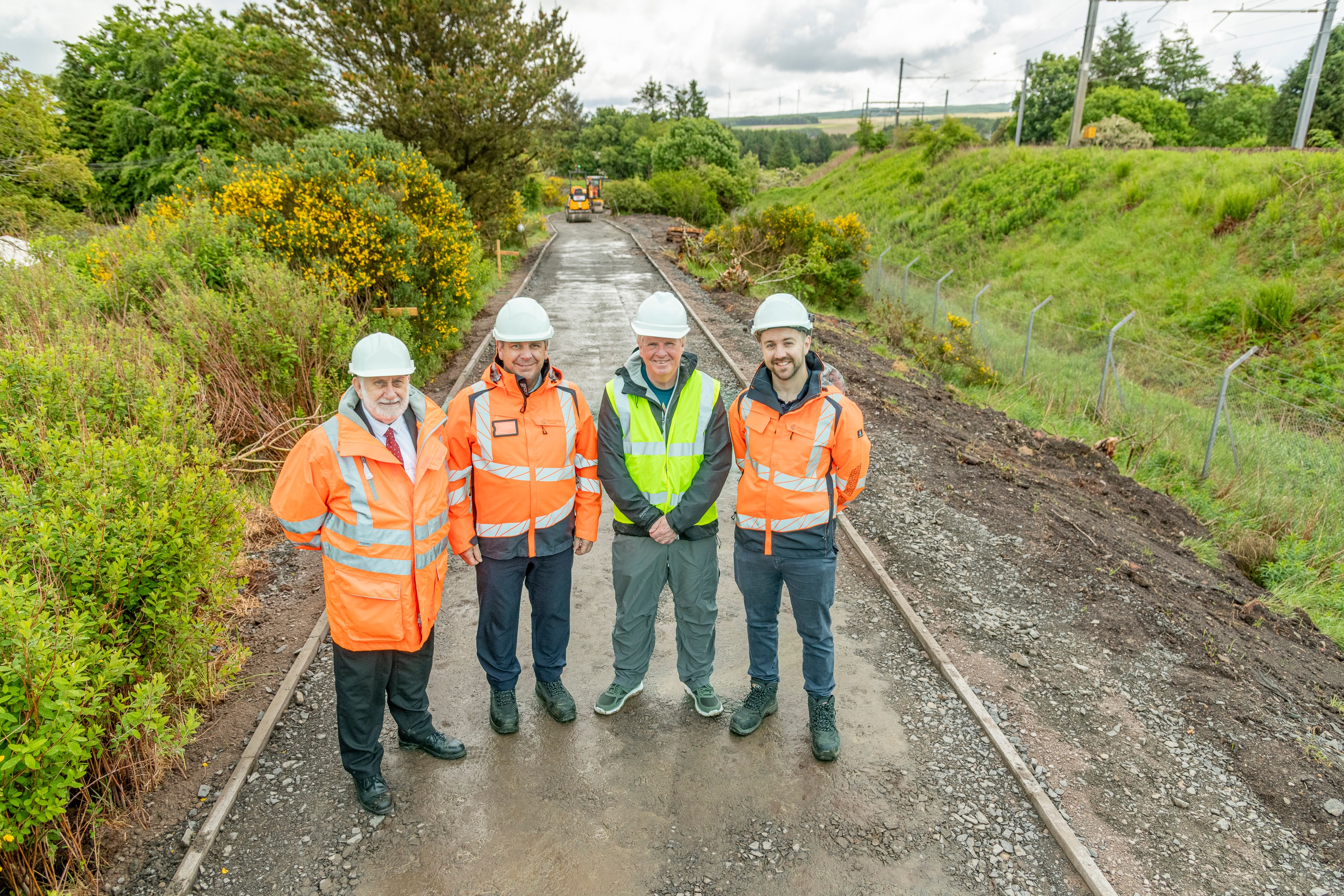 Work underway on Fauldhouse to A706 path link Icon